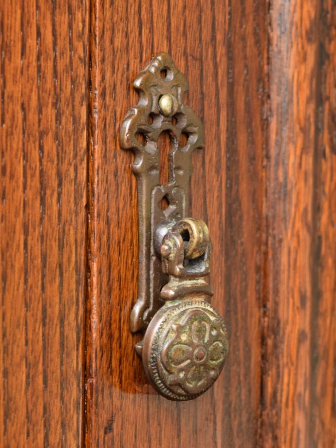 コーナー用キャビネットの取っ手