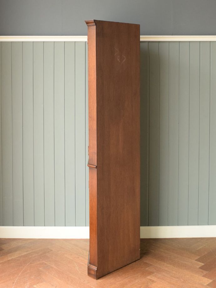 コーナーキャビネットの側面