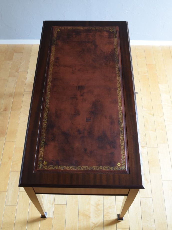 書斎机の美しい天板