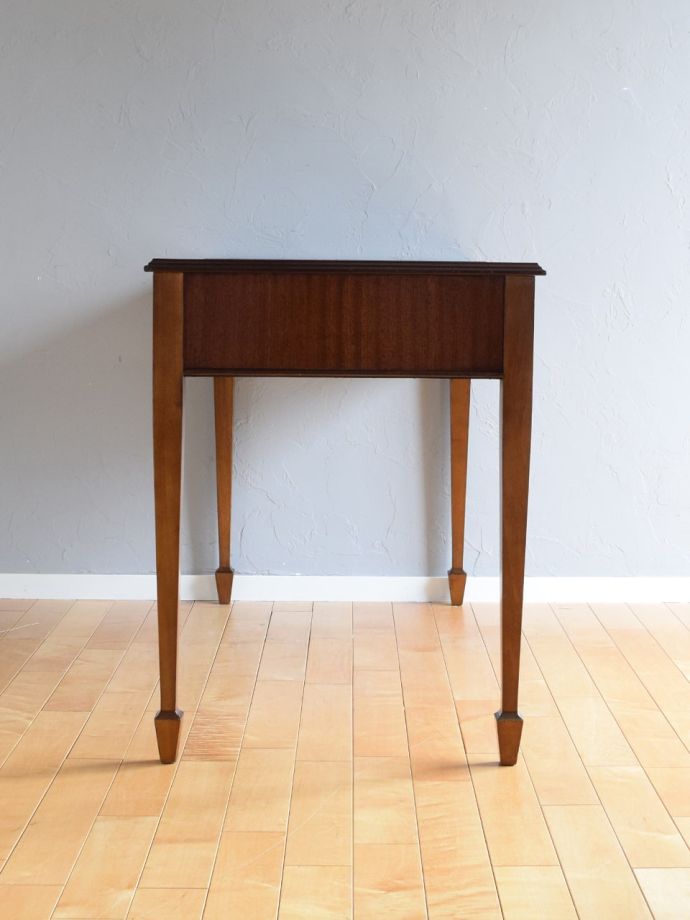 書斎デスクの側面