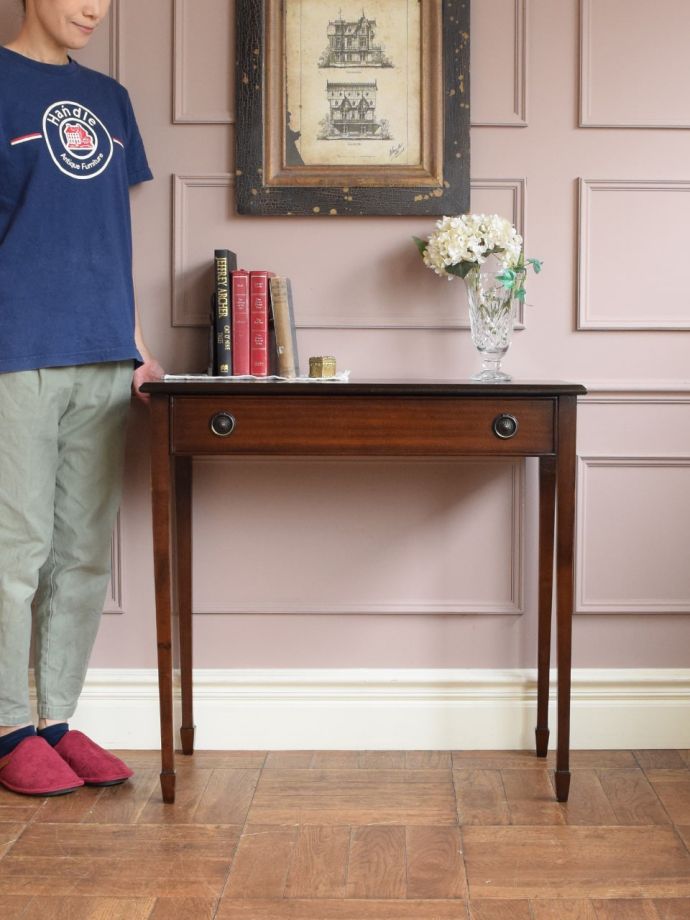 アンティークのコンソールテーブル