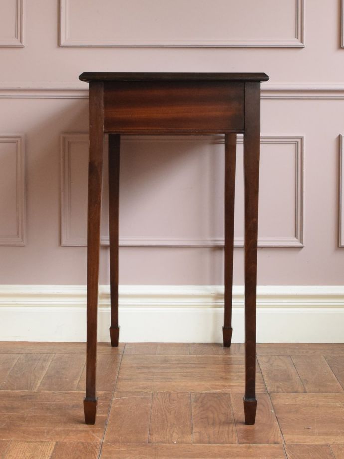 コンソールテーブルの側面