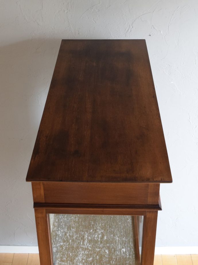 アンティークキャビネットの天板