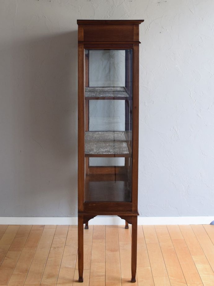 キャビネットの側面