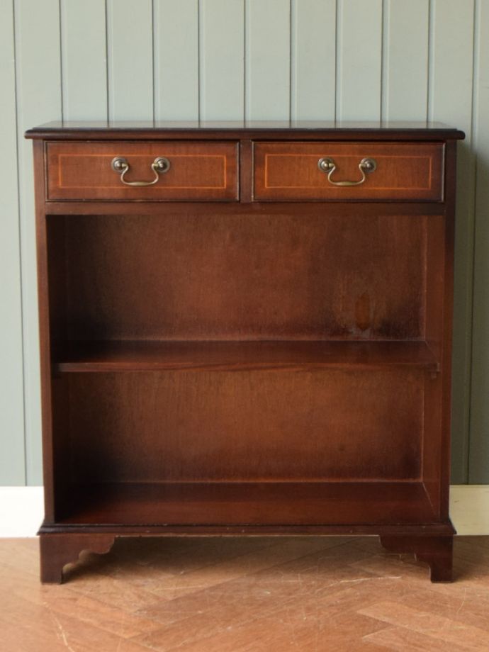 アンティークサイドボードの扉の中