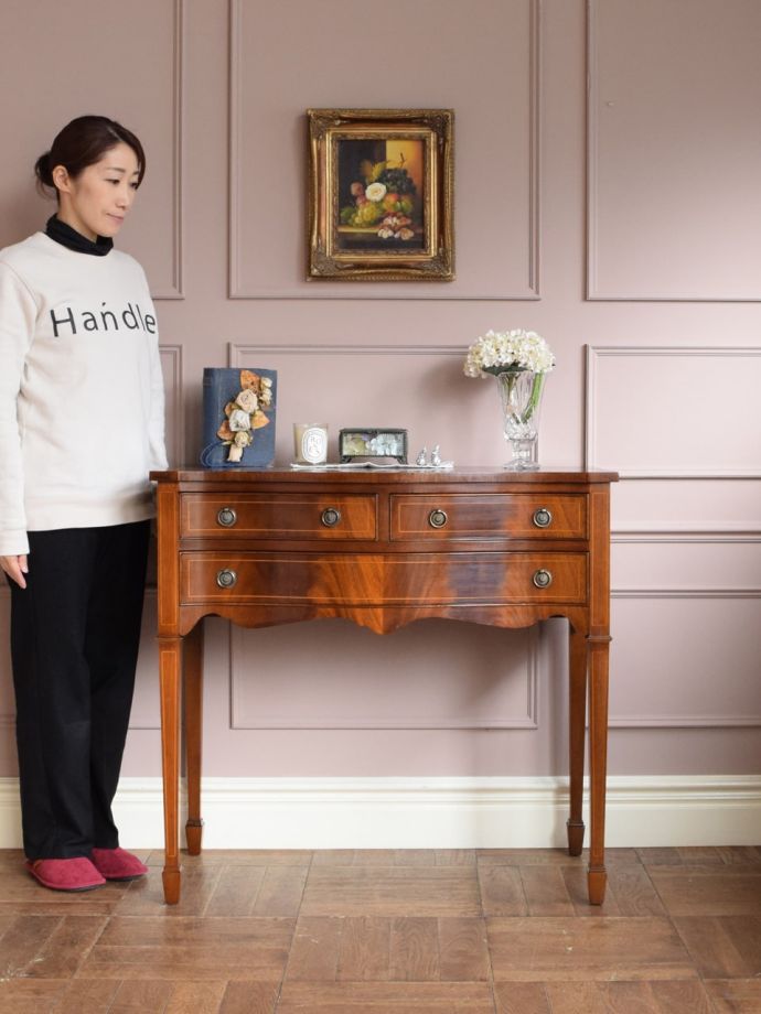 アンティークのコンソールテーブル