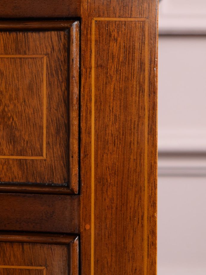 英国アンティークらしい装飾