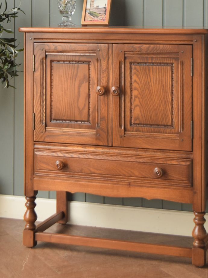 アーコール社のビンテージ家具