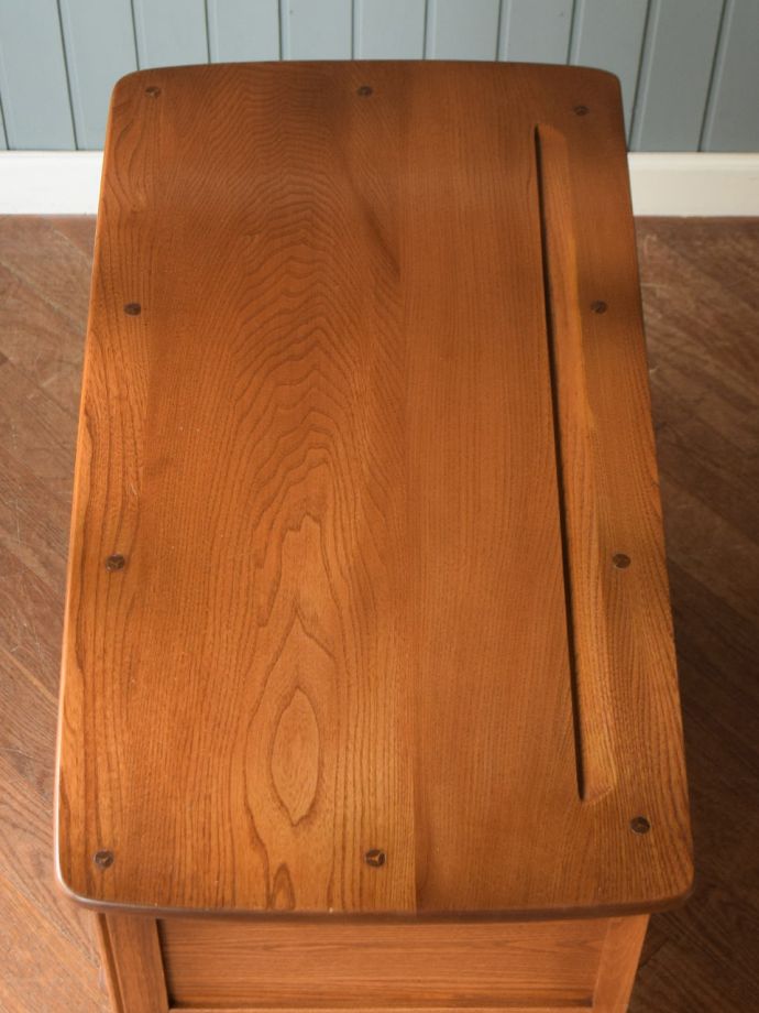 ビンテージキャビネットの天板