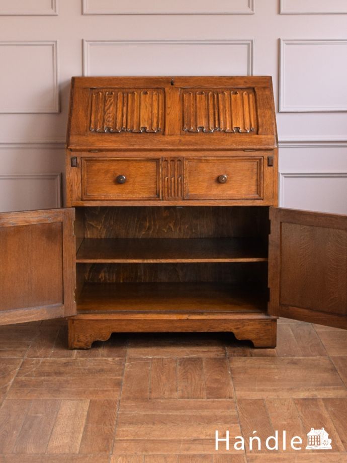 ビューローキャビネットの扉の中