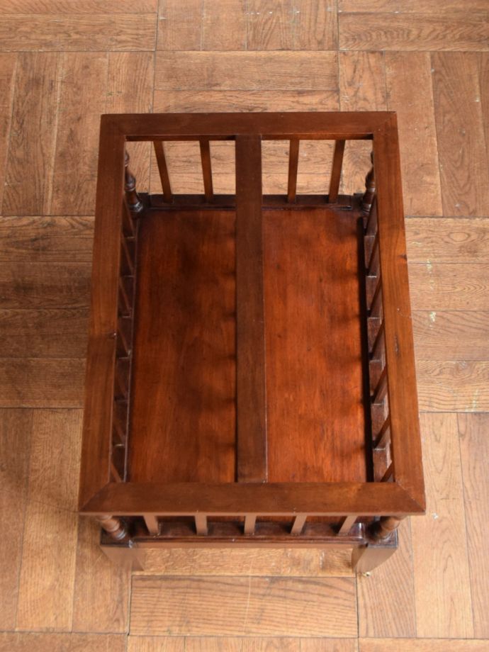 マガジンラックの中