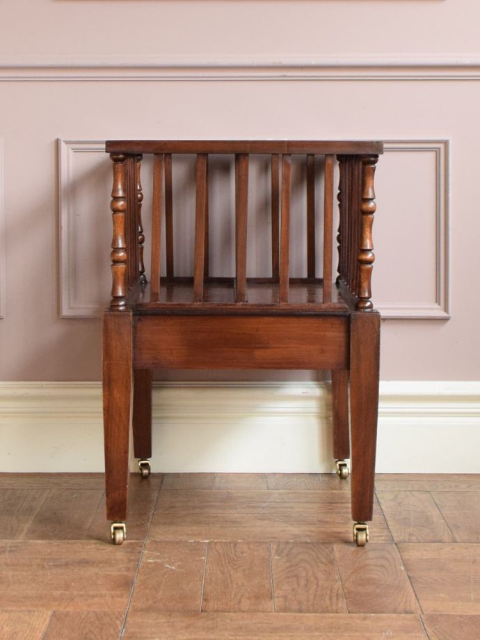 マガジンラックの側面