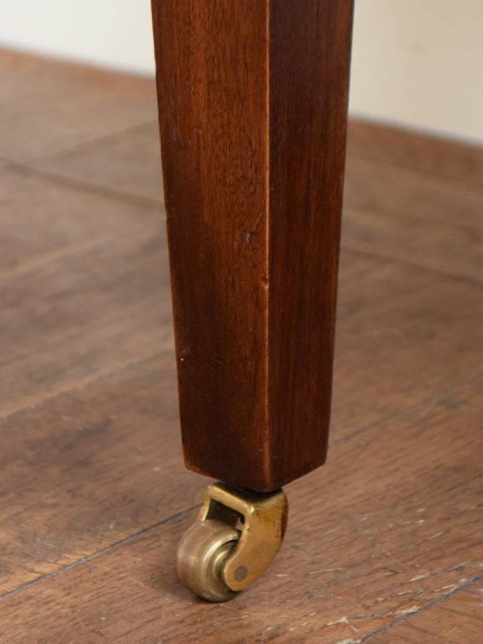 マガジンラックの脚