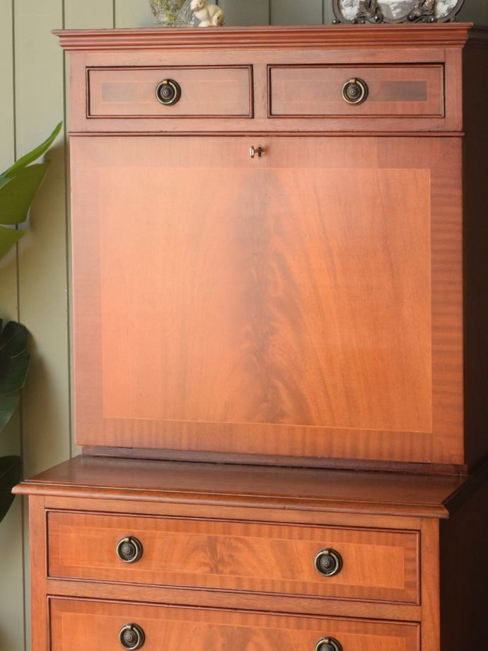 アンティーク家具らしさが漂うビューロー