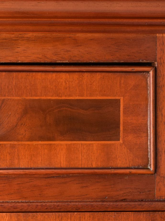 アンティークビューローの装飾