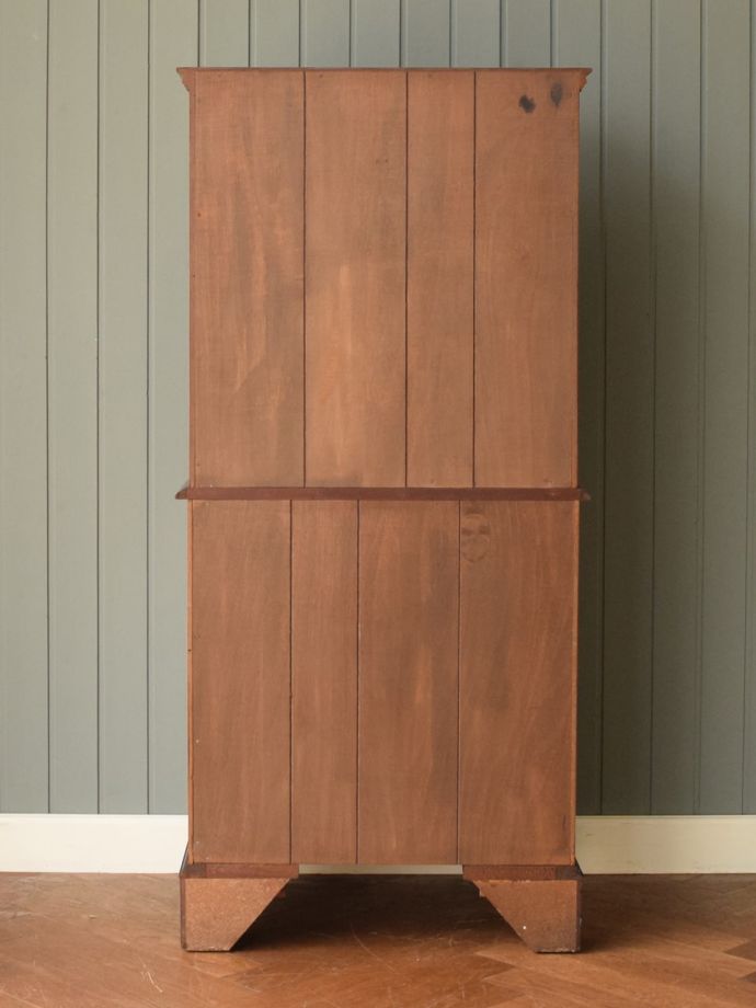 ビューローの後ろ姿