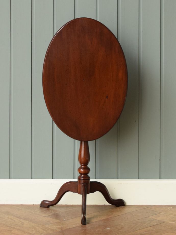 畳んだ時のティルトップテーブル