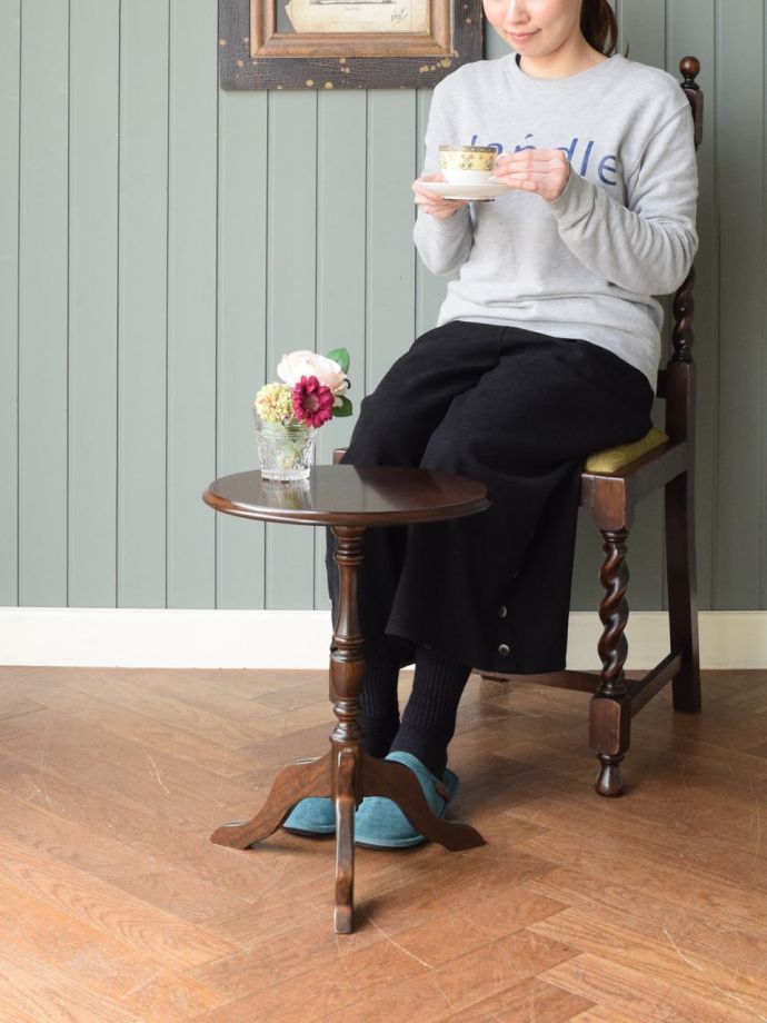 アンティークのコーヒーテーブル