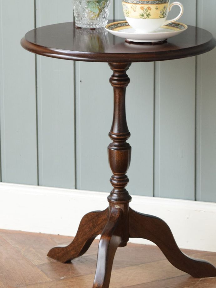 英国のアンティーク家具らしいデザイン