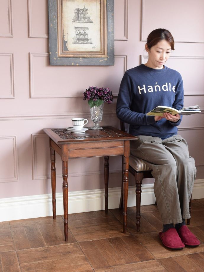 アンティークのオケージョナルテーブル