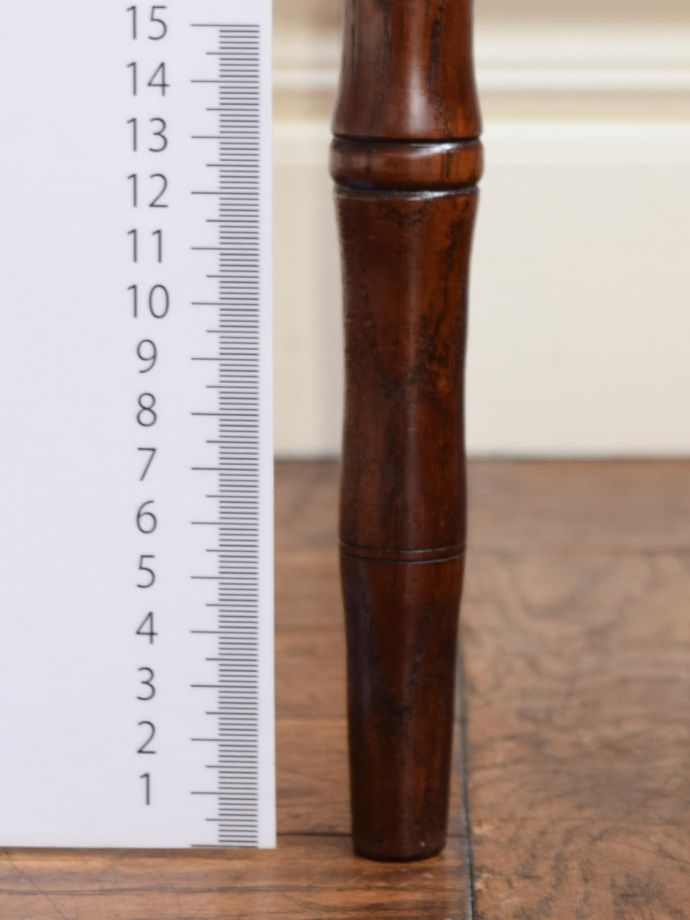 アンティークテーブルの脚