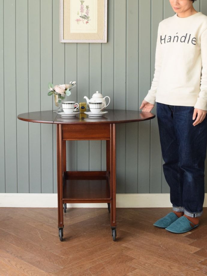 英国アンティークのワゴン