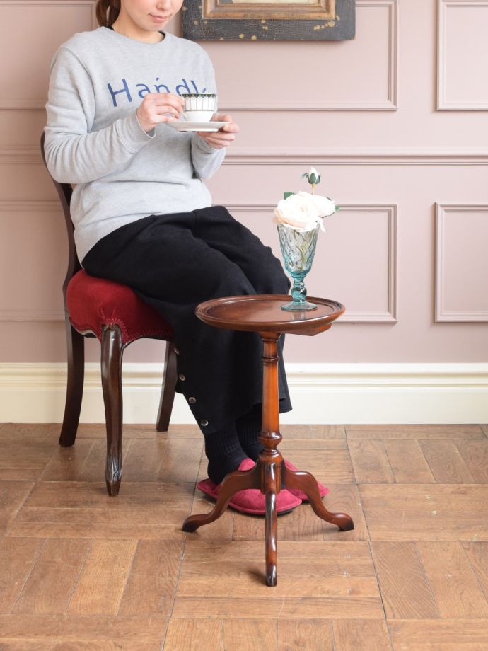 アンティークのワインテーブル