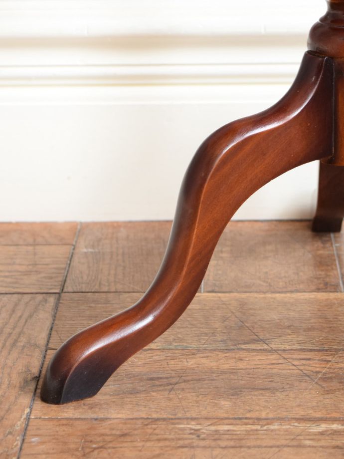 アンティークテーブルの脚