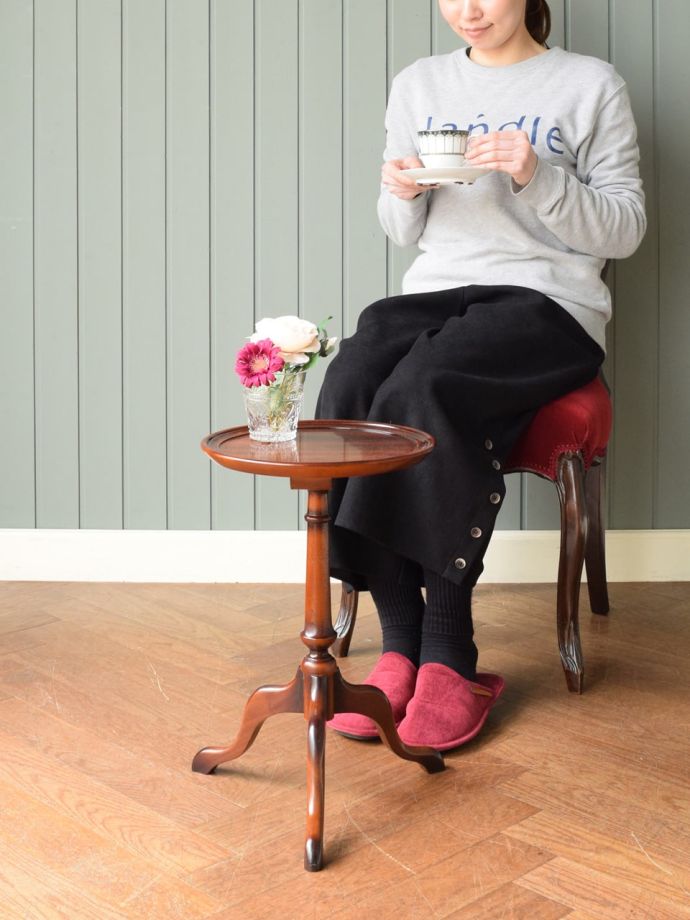 アンティークのワインテーブル