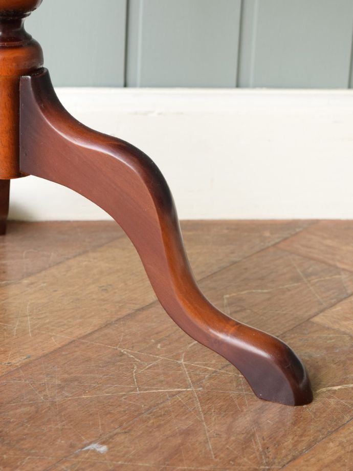 アンティークテーブルの脚