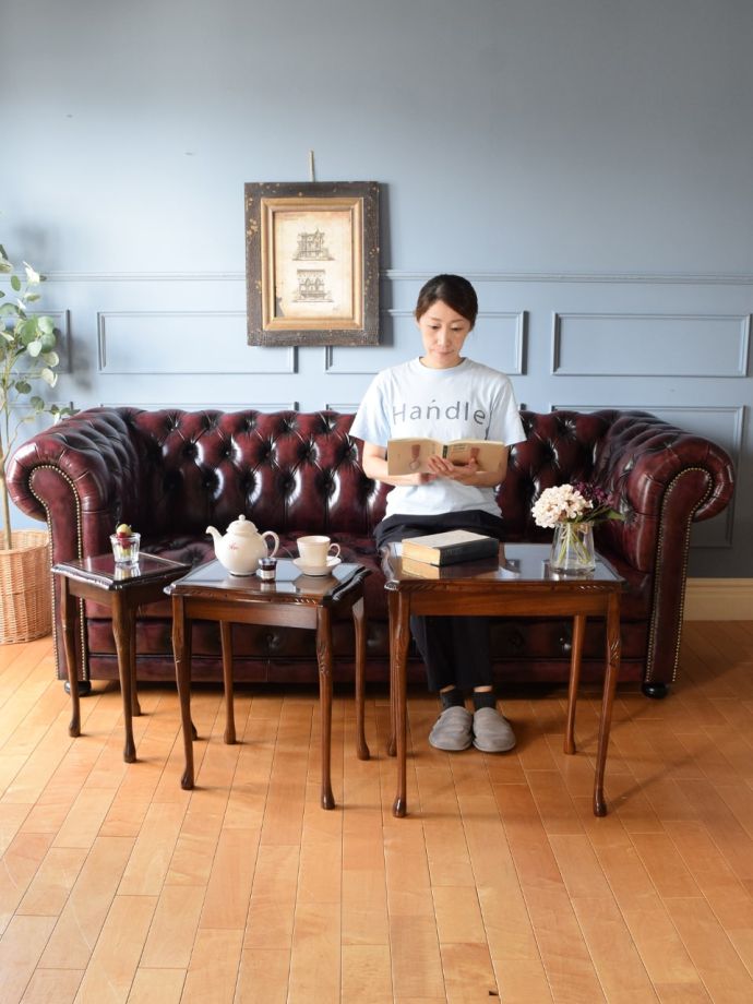 アンティークのネストテーブル