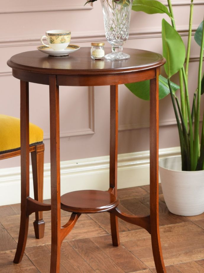 英国のアンティーク家具らしいデザイン