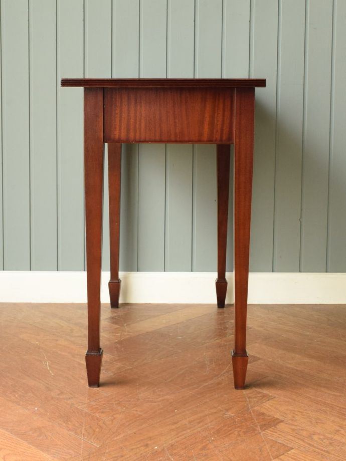 コンソールテーブルの側面