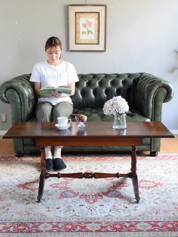 伸長式のコーヒーテーブル