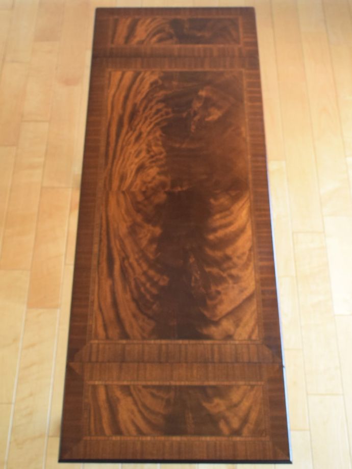 天板を広げた折り畳みテーブル