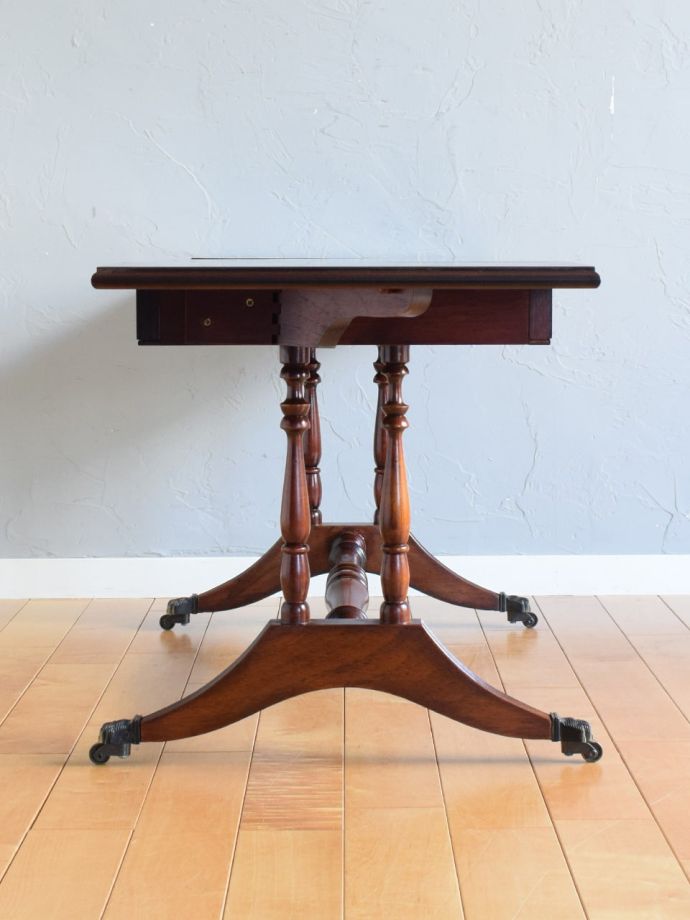 折り畳み式テーブルの側面