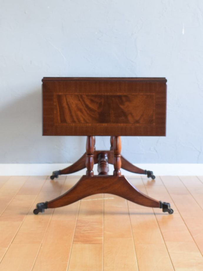 折り畳み式テーブルの反対側