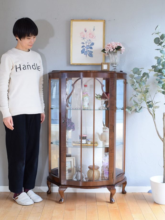 英国アンティークのガラスキャビネット