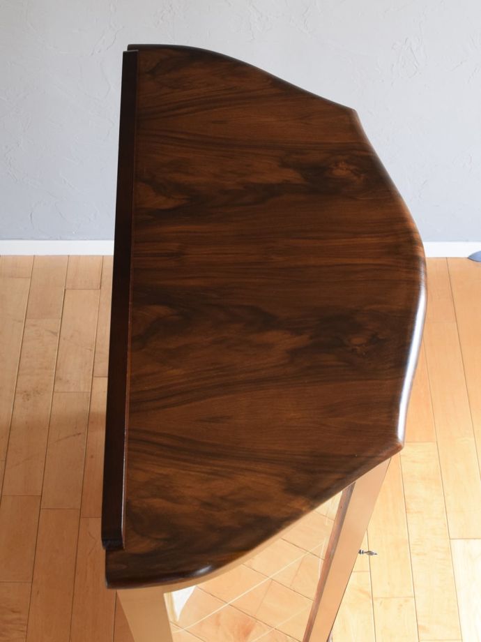 アンティークキャビネットの天板