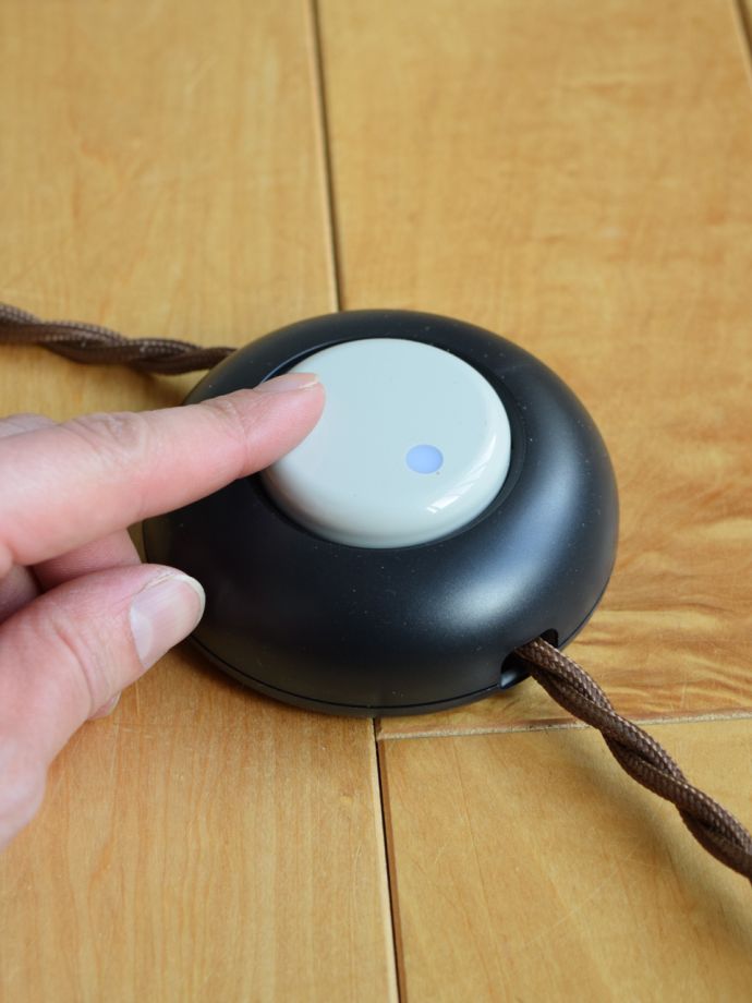 フロアランプのスイッチ