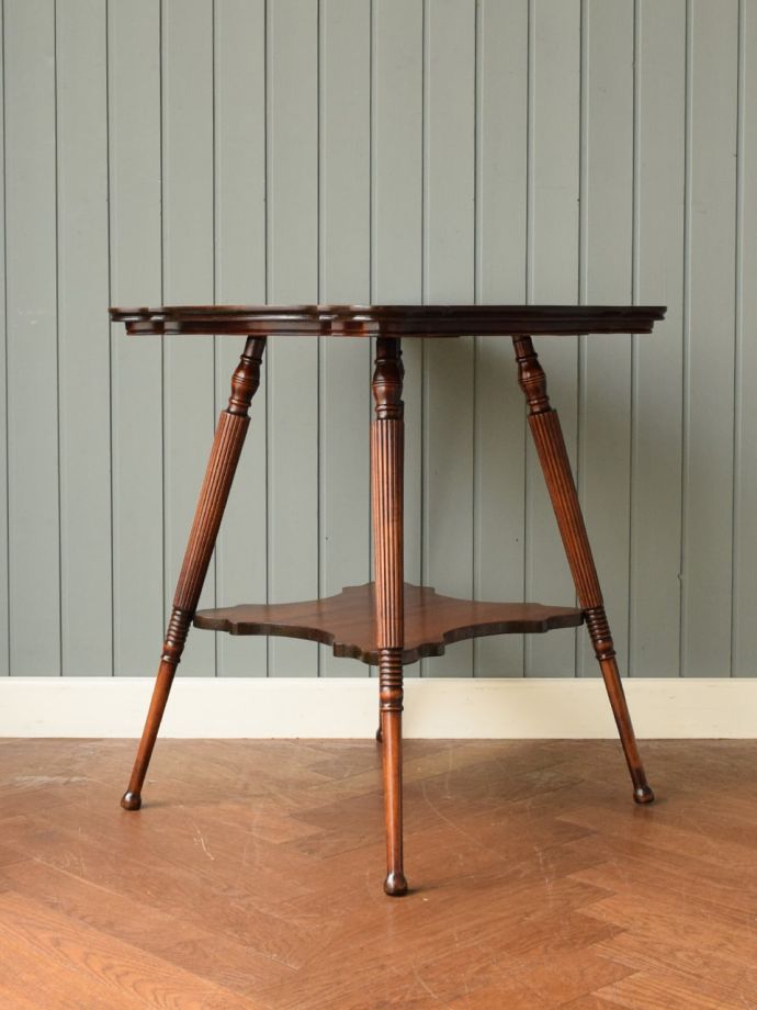 オケージョナルテーブルの側面