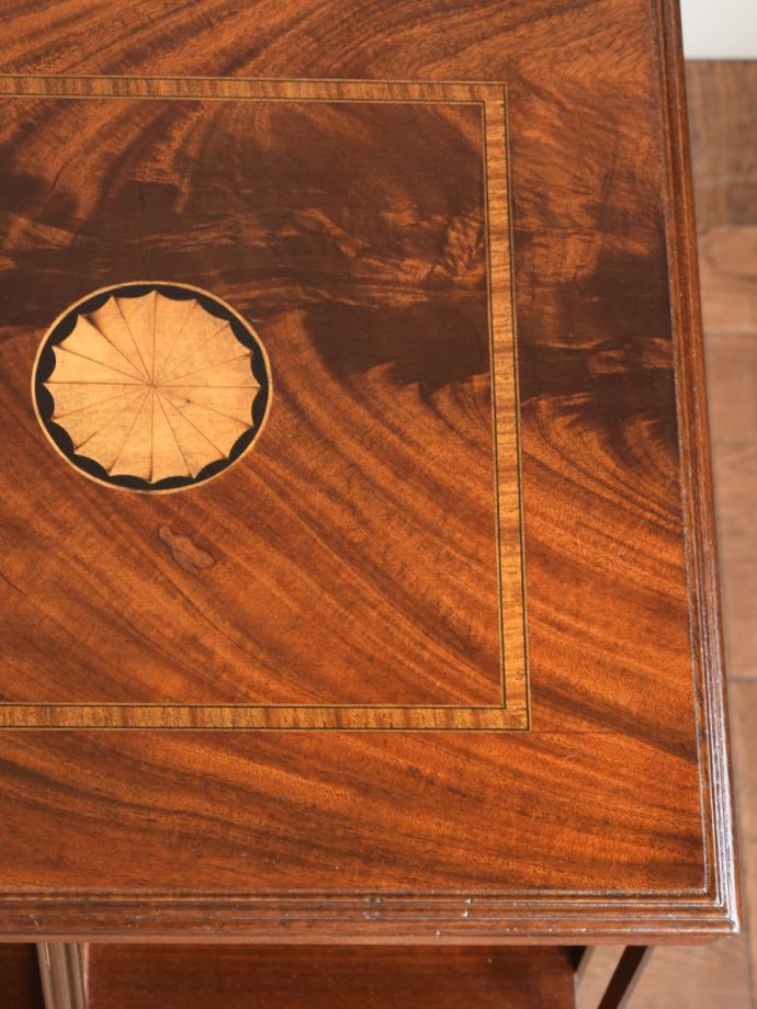 天然木のアンティーク家具の天板