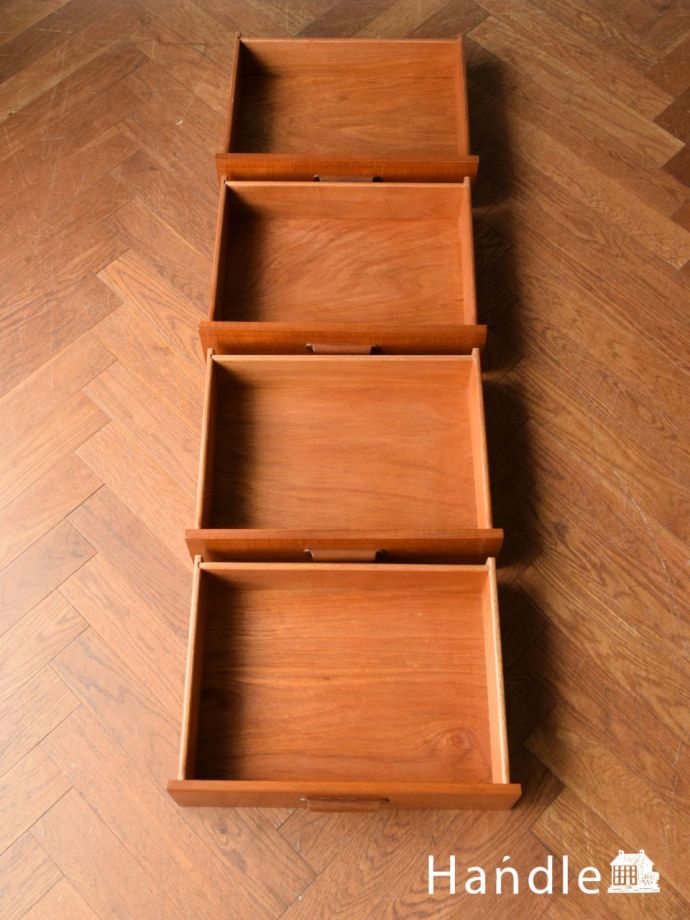 チェストの引き出し