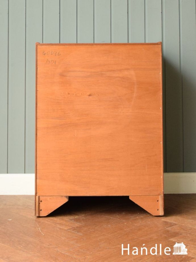 ビンテージチェストの後ろ姿