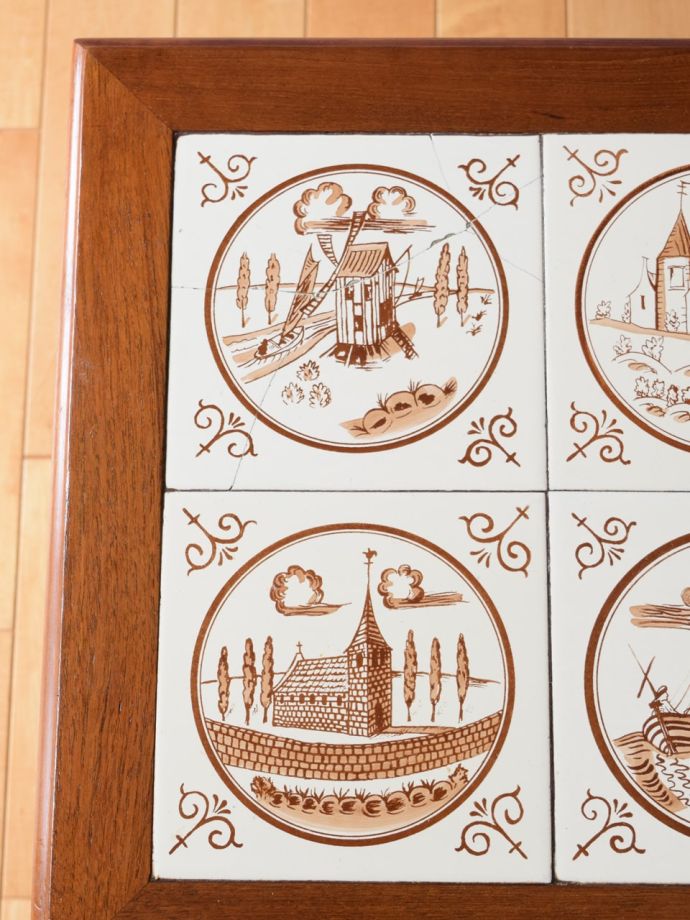 ビンテージテーブルのタイル