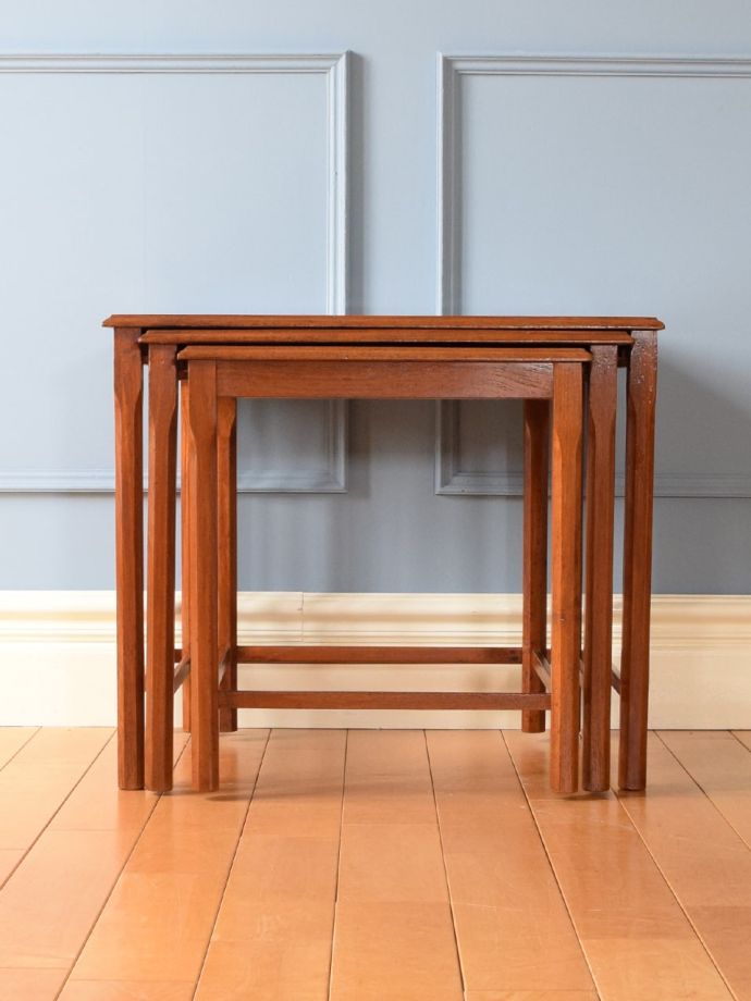 コーヒーテーブルの側面