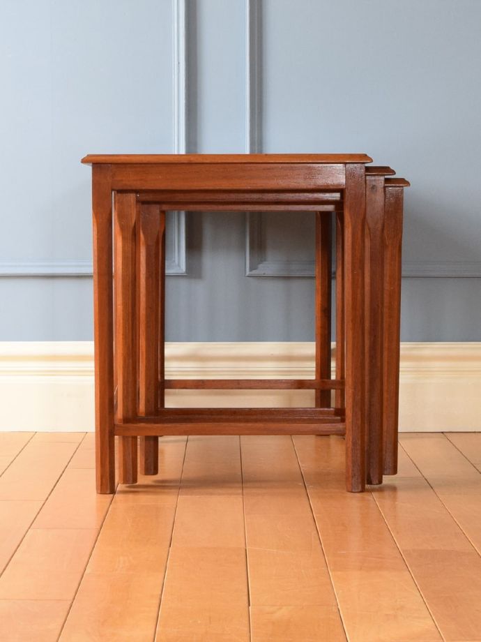 ビンテージコーヒーテーブルの側面