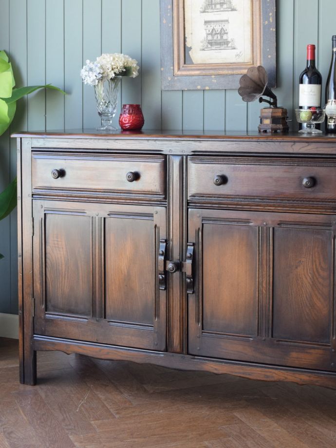 アーコール社のビンテージ家具