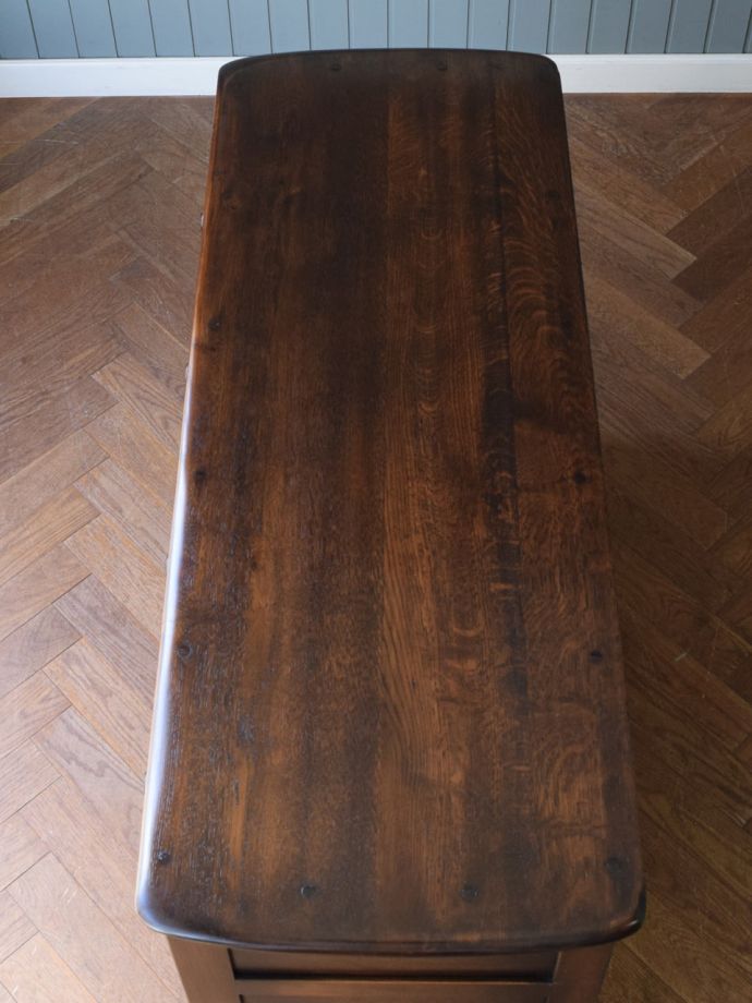 ビンテージキャビネットの天板