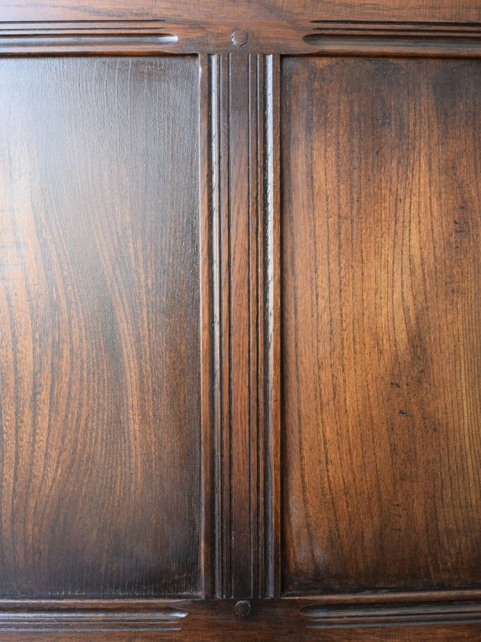 ERCOLの家具の彫り